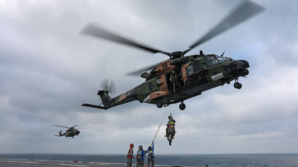 V Austrálii při rozsáhlém cvičení havaroval vrtulník, posádka se pohřešuje